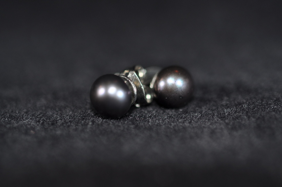 7-8 mm (Medium) Black Pearl Earrings